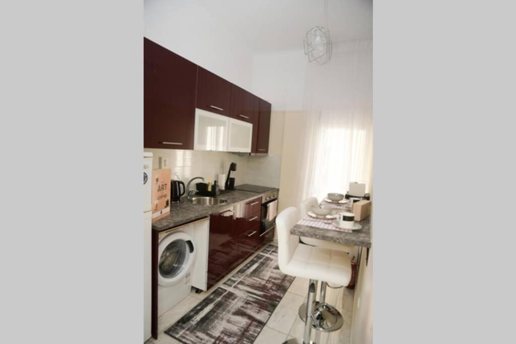 Strata Deluxe Apt. Солун Екстериор снимка